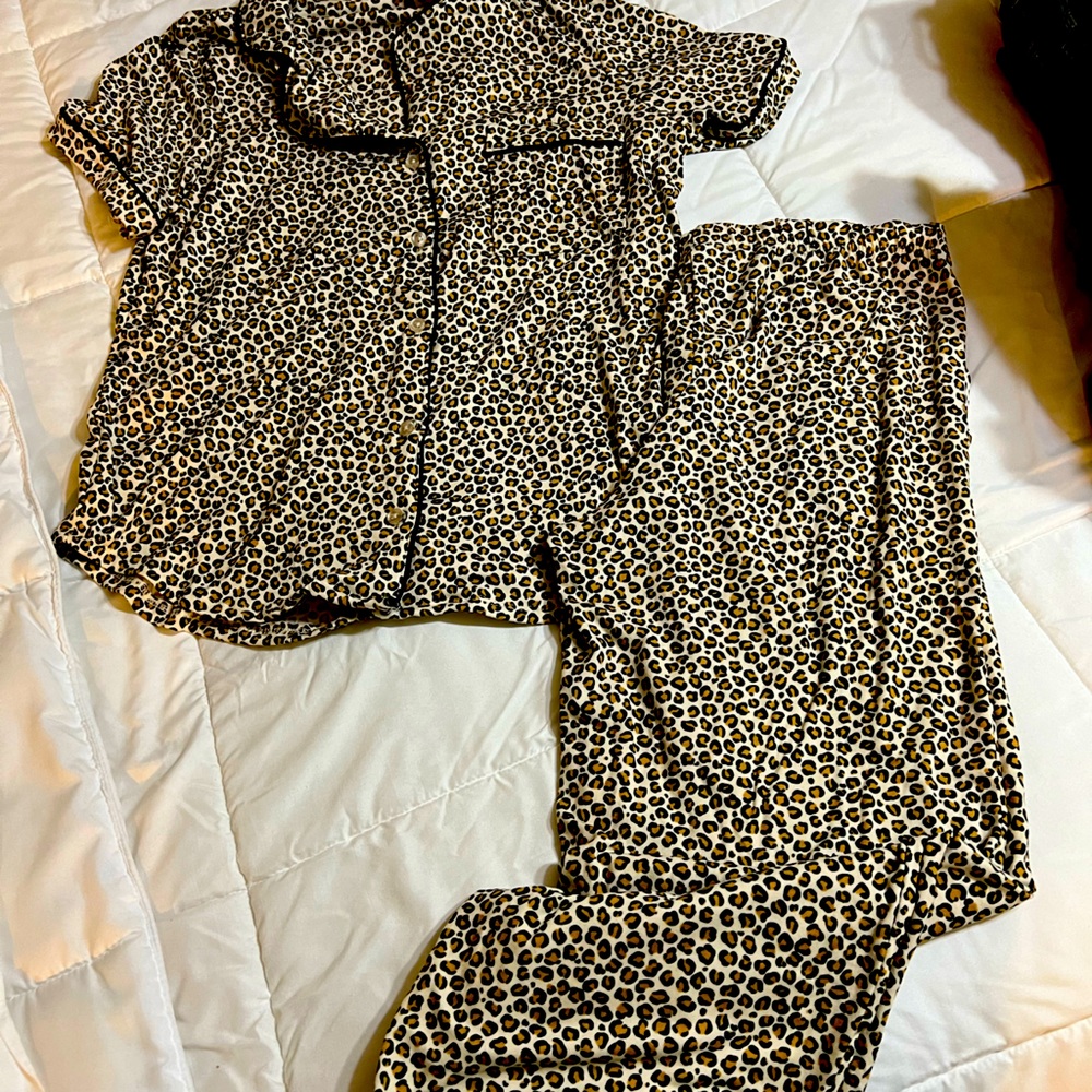 Secret treasures leopard pj set size small